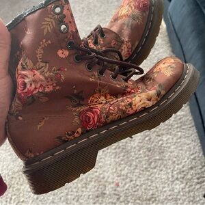 Worn gently use flower boots, Dr. Martin